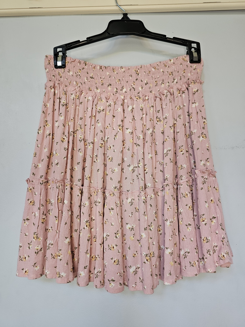 NWT Pink Ditsy Floral Tiered Smocked Waist Boho Mini Skirt Size Large - Picture 1 of 8